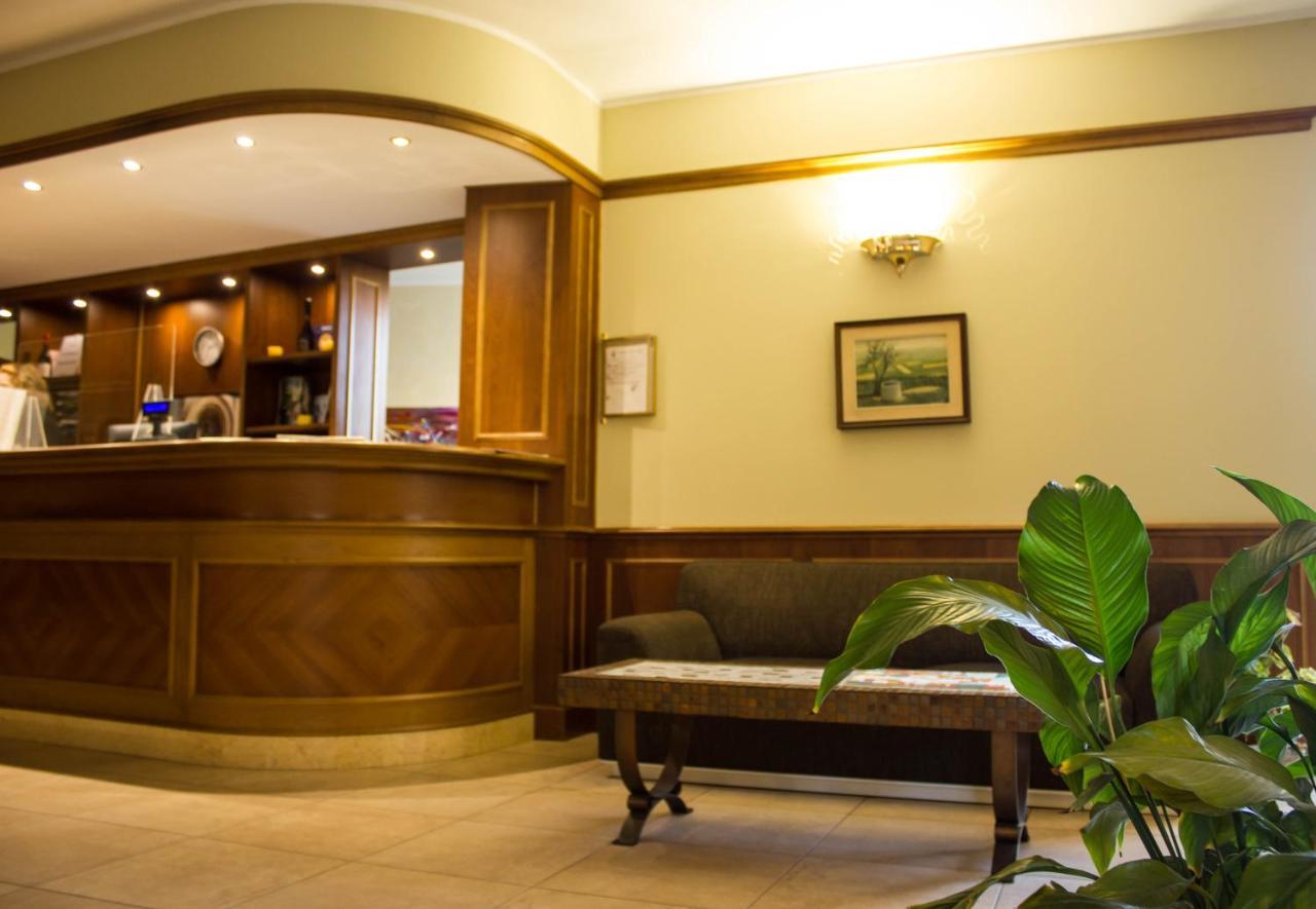 Hotel Valentino Акуи Терме Екстериор снимка