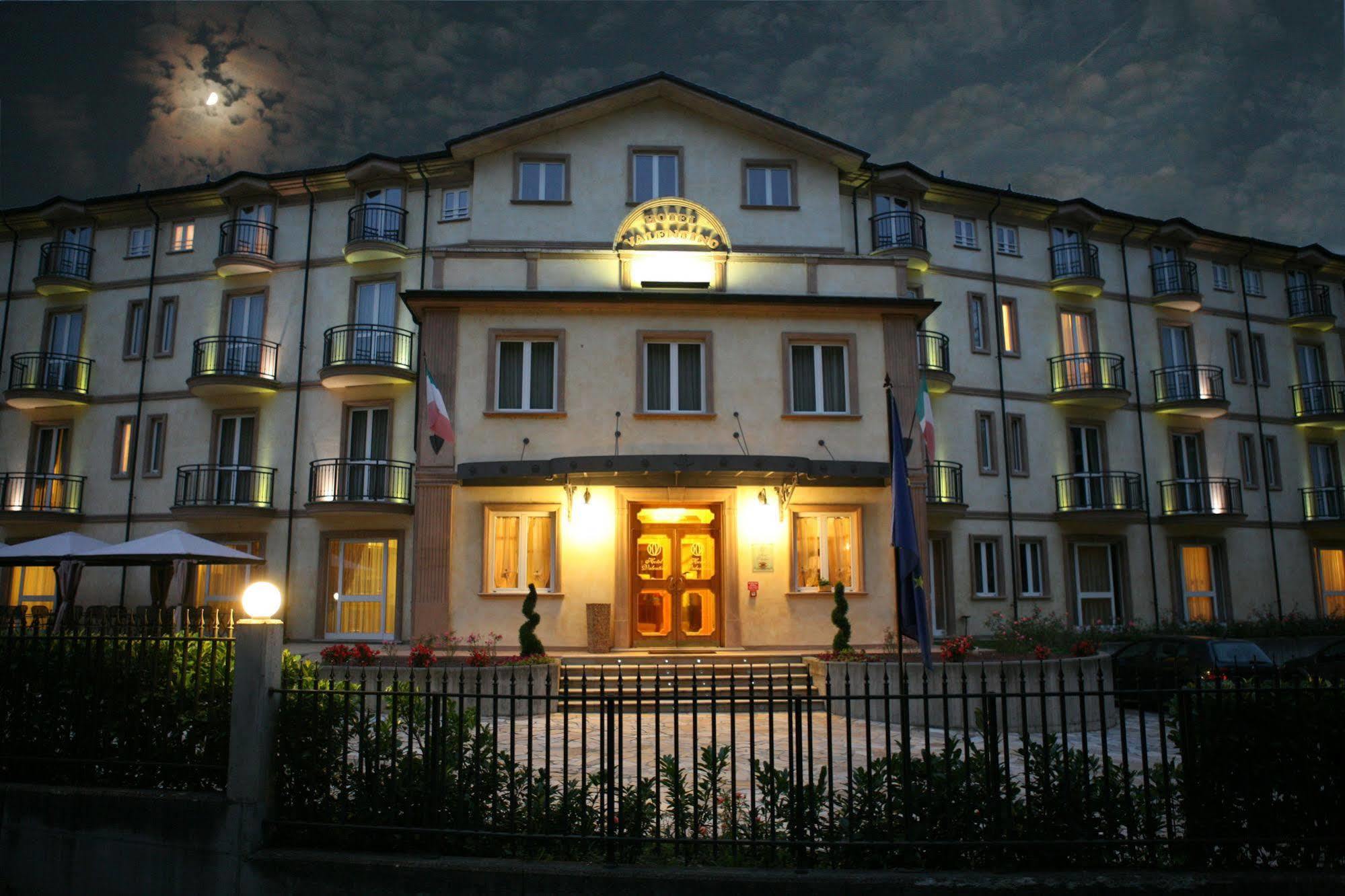 Hotel Valentino Акуи Терме Екстериор снимка